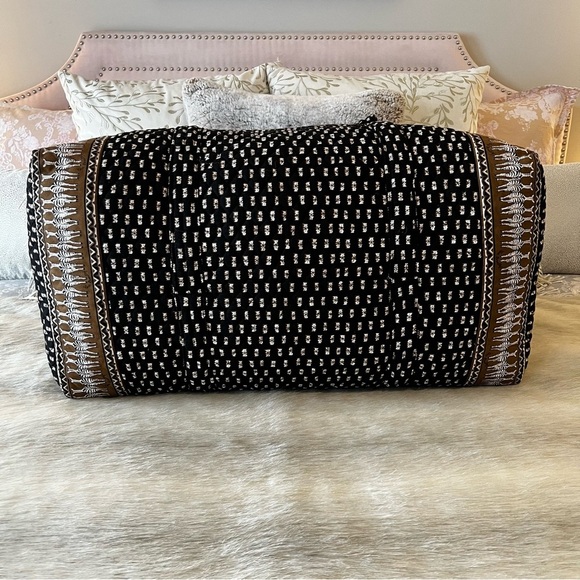 Vintage VERA BRADLEY Zebras 2001 XL Duffle Bag Black Brown Cream Travel Quilted - Picture 10 of 14